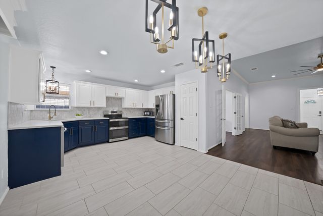 717 Ridgehill Drive, Burleson, TX 76028