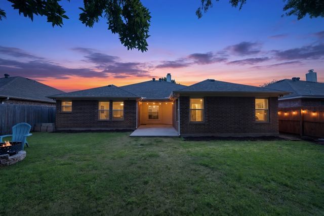 717 Ridgehill Drive, Burleson, TX 76028