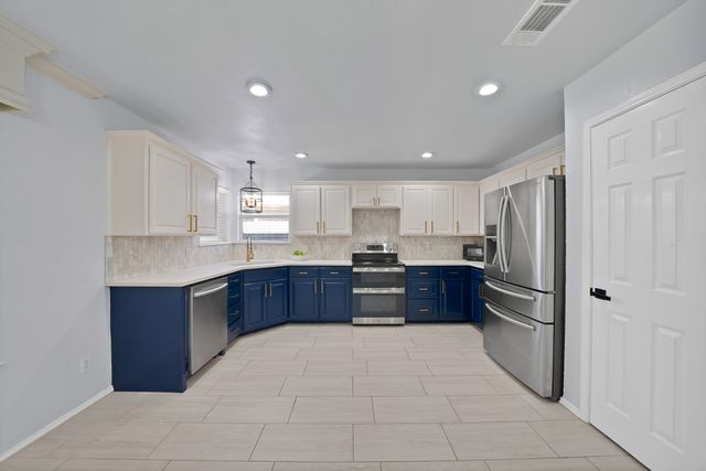 717 Ridgehill Drive, Burleson, TX 76028
