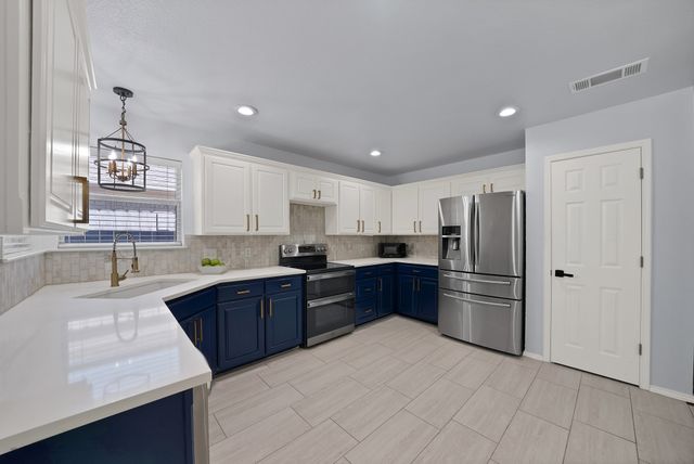 717 Ridgehill Drive, Burleson, TX 76028