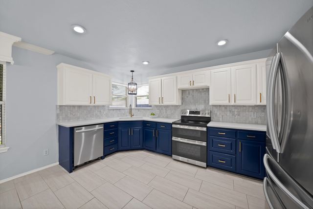 717 Ridgehill Drive, Burleson, TX 76028