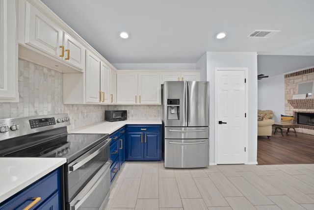717 Ridgehill Drive, Burleson, TX 76028