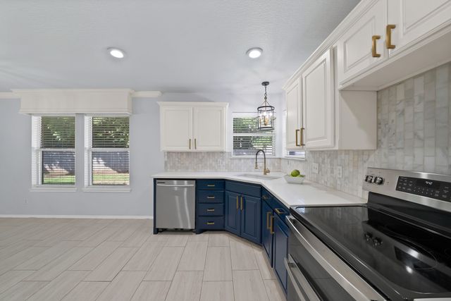 717 Ridgehill Drive, Burleson, TX 76028