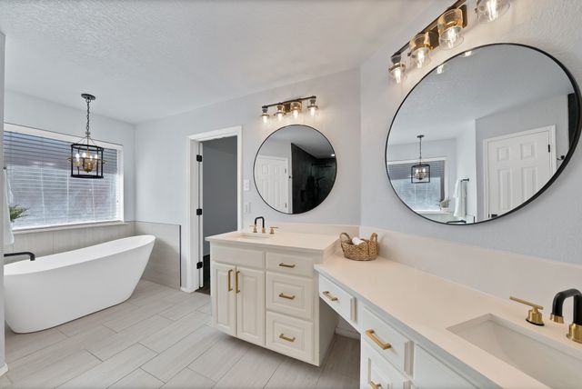 717 Ridgehill Drive, Burleson, TX 76028