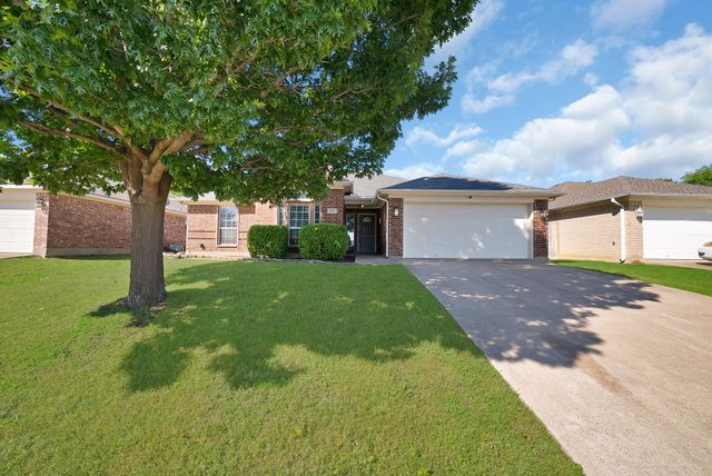 717 Ridgehill Drive, Burleson, TX 76028