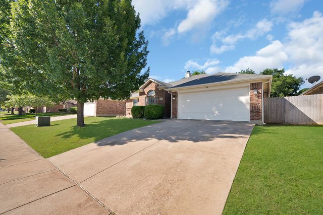 717 Ridgehill Drive, Burleson, TX 76028