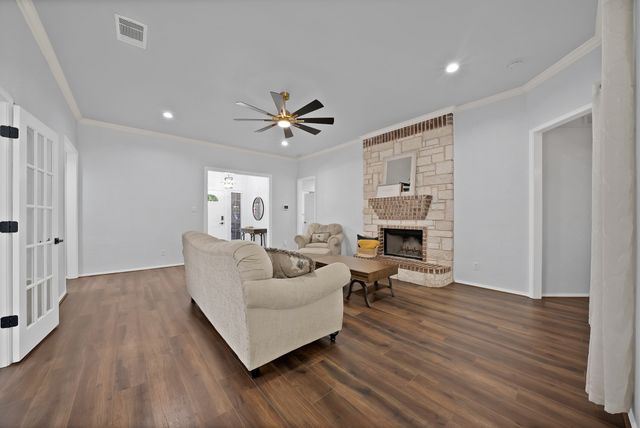 717 Ridgehill Drive, Burleson, TX 76028