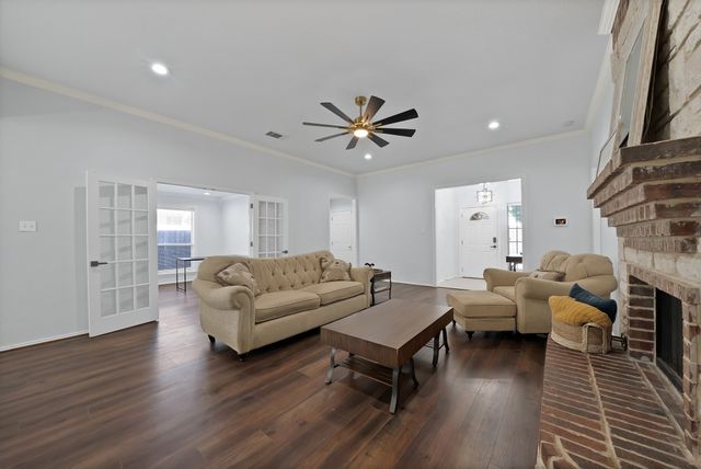717 Ridgehill Drive, Burleson, TX 76028