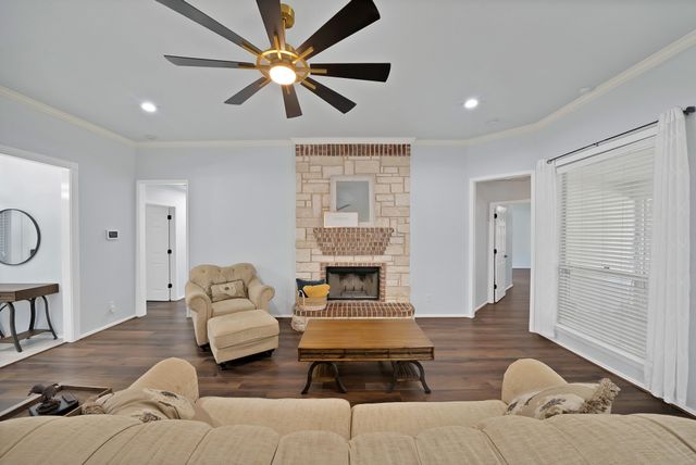 717 Ridgehill Drive, Burleson, TX 76028