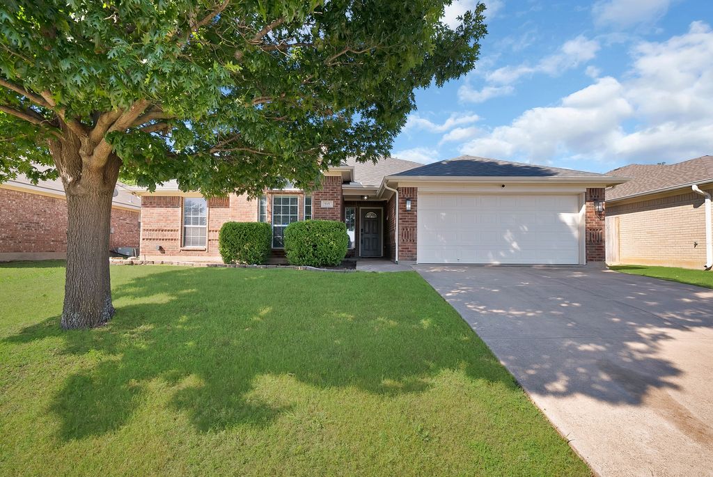 717 Ridgehill Drive, Burleson, TX 76028