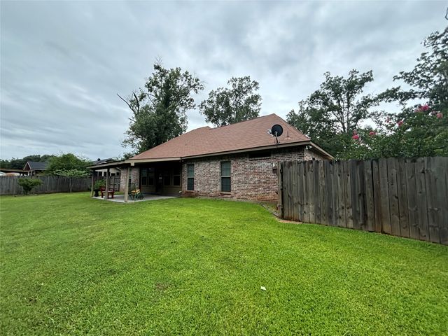 297 Old Palmetto Road, Benton, LA 71006