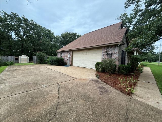 297 Old Palmetto Road, Benton, LA 71006