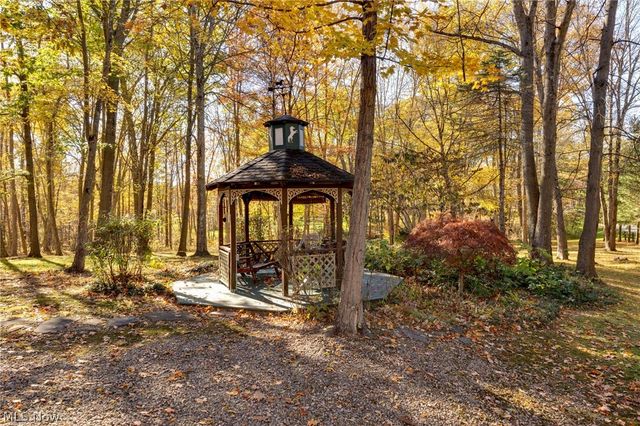 200 Greentree Circle, Aurora, OH 44202