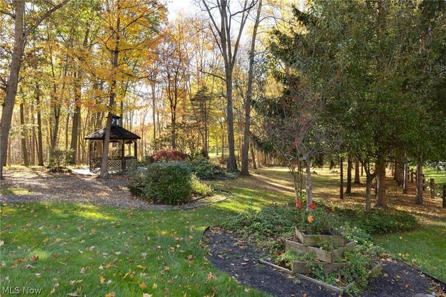 200 Greentree Circle, Aurora, OH 44202