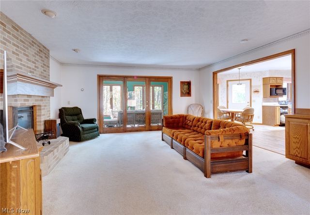 200 Greentree Circle, Aurora, OH 44202