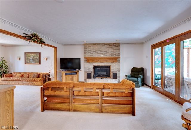 200 Greentree Circle, Aurora, OH 44202