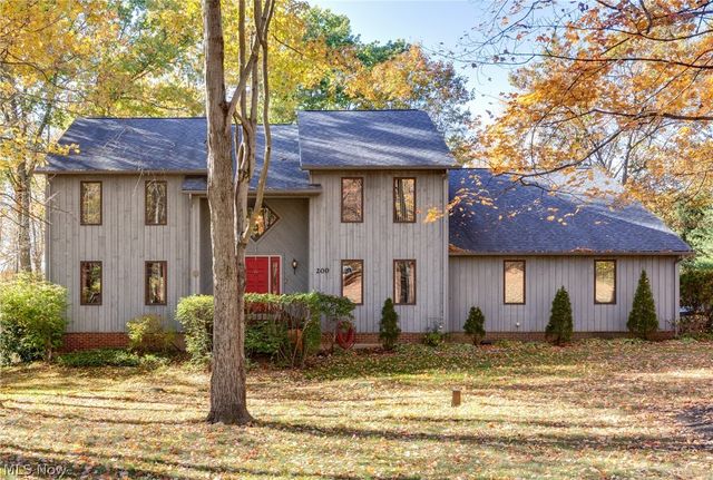 200 Greentree Circle, Aurora, OH 44202