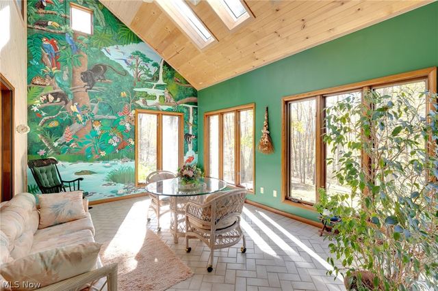 200 Greentree Circle, Aurora, OH 44202