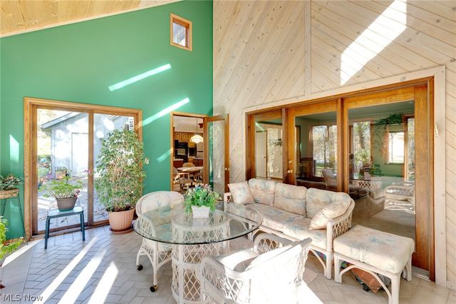 200 Greentree Circle, Aurora, OH 44202