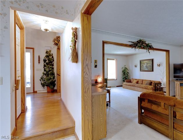 200 Greentree Circle, Aurora, OH 44202