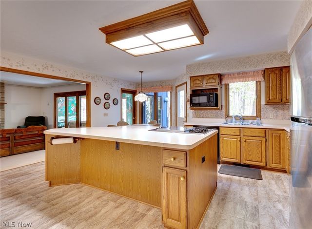 200 Greentree Circle, Aurora, OH 44202