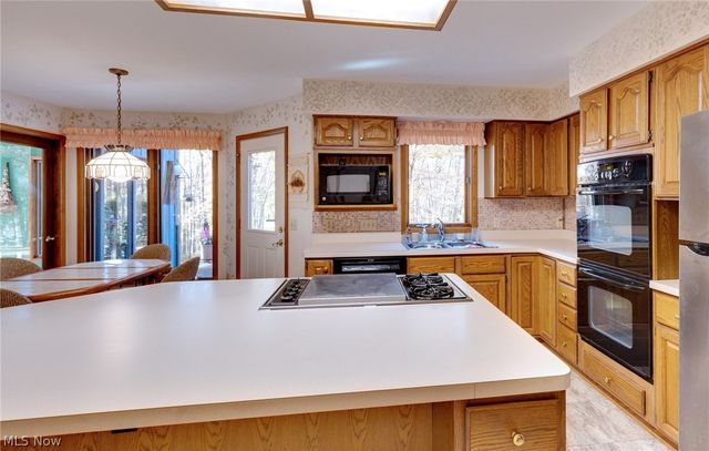 200 Greentree Circle, Aurora, OH 44202