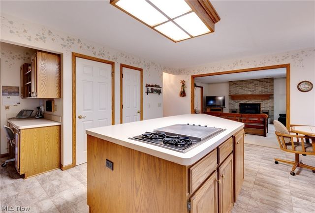 200 Greentree Circle, Aurora, OH 44202