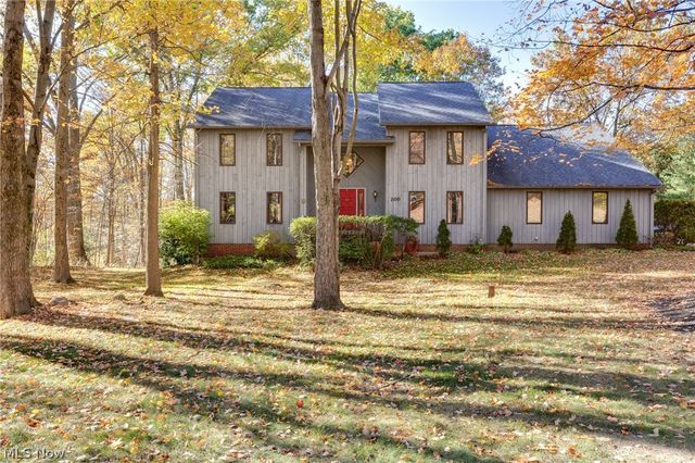 200 Greentree Circle, Aurora, OH 44202