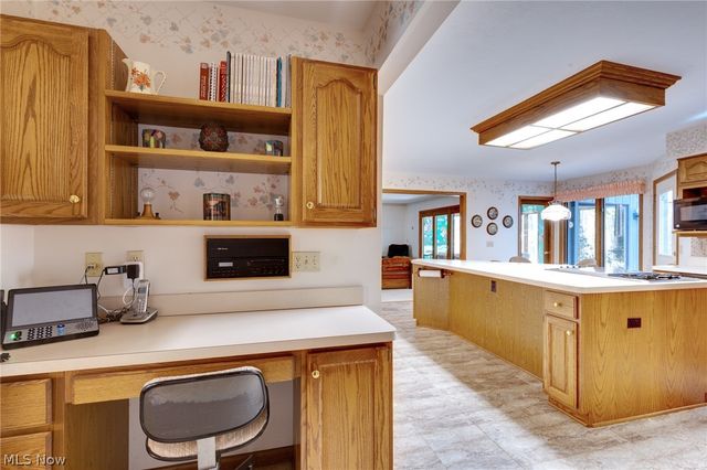 200 Greentree Circle, Aurora, OH 44202