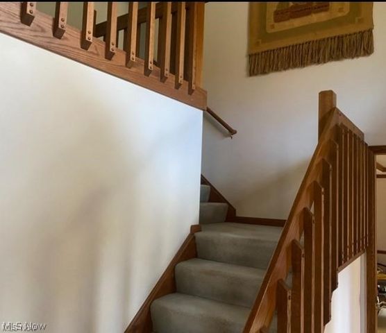 200 Greentree Circle, Aurora, OH 44202