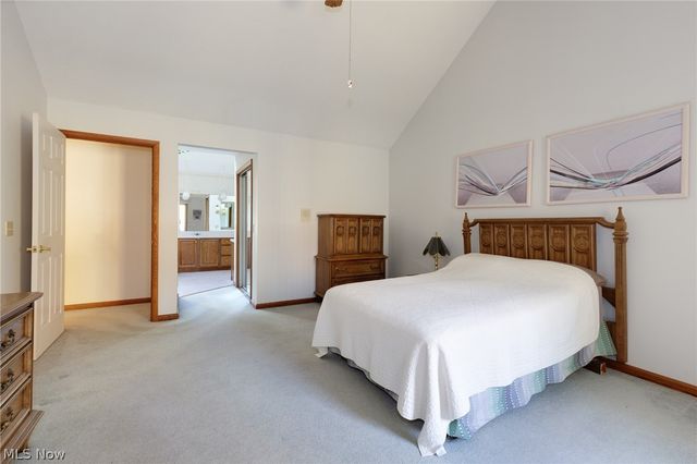 200 Greentree Circle, Aurora, OH 44202