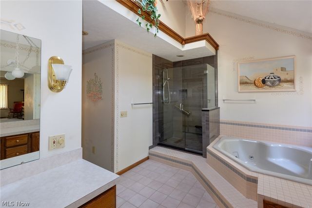 200 Greentree Circle, Aurora, OH 44202