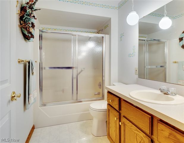 200 Greentree Circle, Aurora, OH 44202