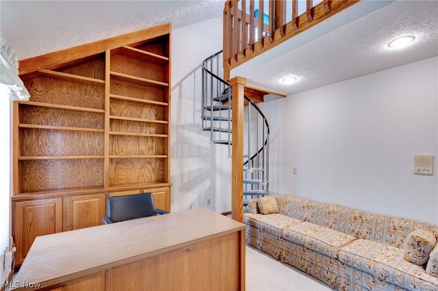 200 Greentree Circle, Aurora, OH 44202