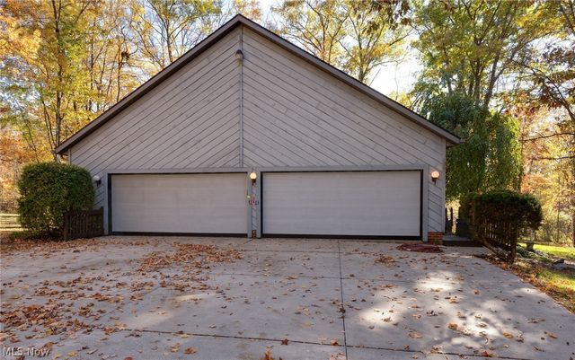 200 Greentree Circle, Aurora, OH 44202