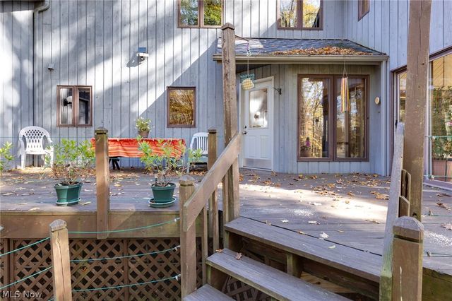 200 Greentree Circle, Aurora, OH 44202