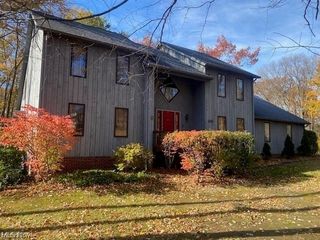 200 Greentree Circle, Aurora, OH 44202