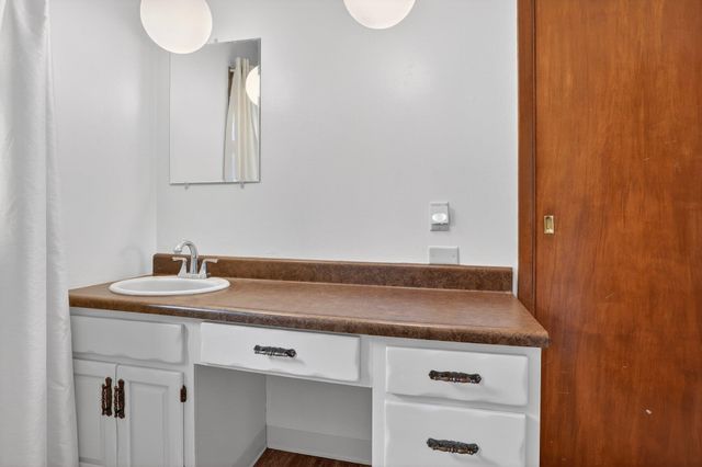 70070 Kenmore Drive, Edwardsburg, MI 49112