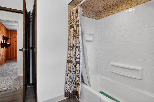 70070 Kenmore Drive, Edwardsburg, MI 49112