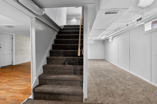 70070 Kenmore Drive, Edwardsburg, MI 49112