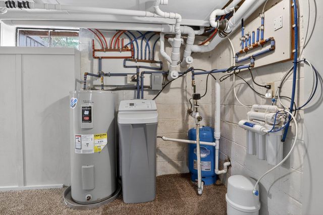 70070 Kenmore Drive, Edwardsburg, MI 49112