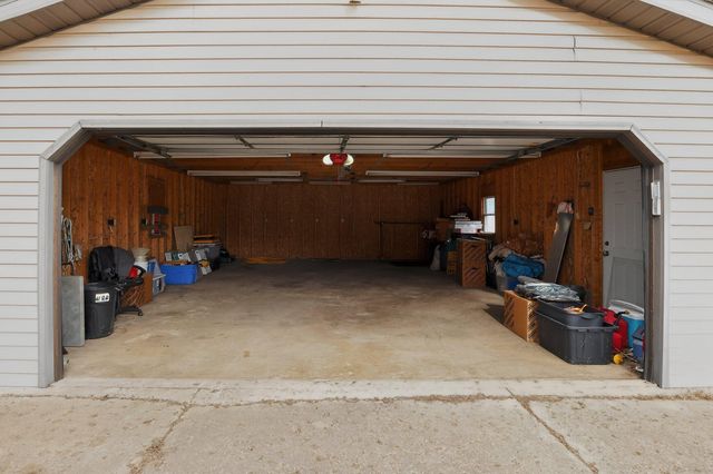 70070 Kenmore Drive, Edwardsburg, MI 49112