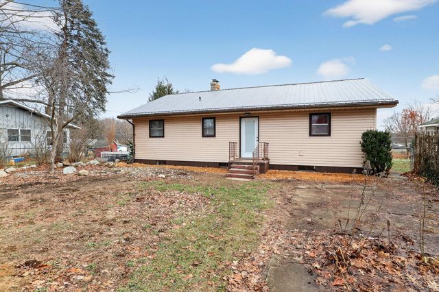 70070 Kenmore Drive, Edwardsburg, MI 49112