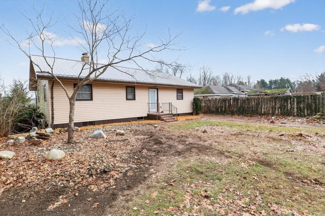 70070 Kenmore Drive, Edwardsburg, MI 49112