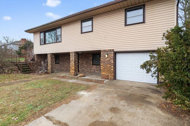 70070 Kenmore Drive, Edwardsburg, MI 49112