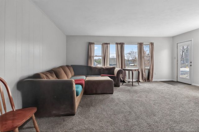 70070 Kenmore Drive, Edwardsburg, MI 49112