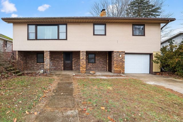 70070 Kenmore Drive, Edwardsburg, MI 49112