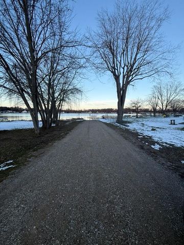 70070 Kenmore Drive, Edwardsburg, MI 49112