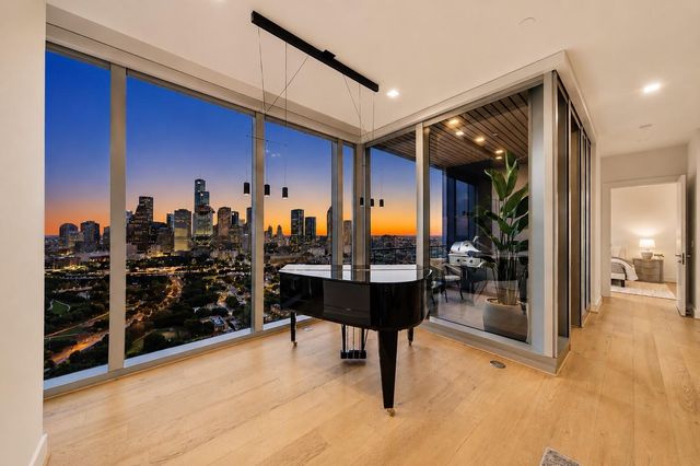 1711 Allen Parkway 2705, Houston, TX 77019