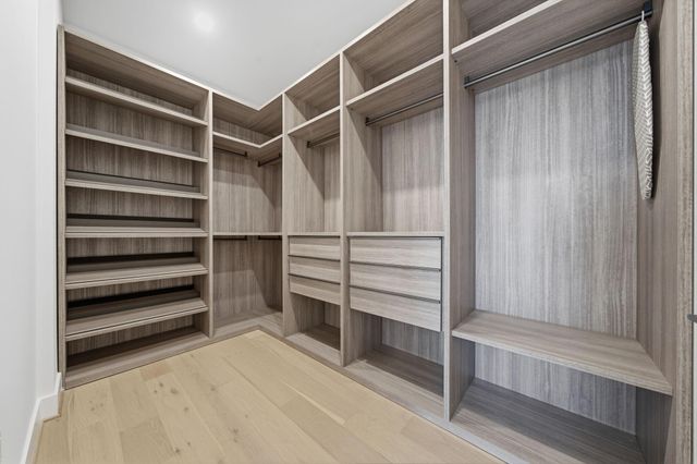 1711 Allen Parkway 2705, Houston, TX 77019